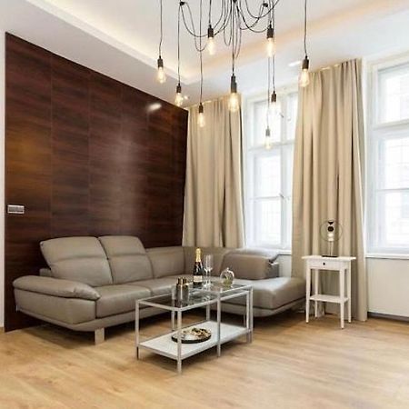 Luxury Apartment On Wenceslas Square Прага Екстериор снимка