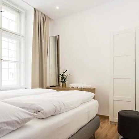 Luxury Apartment On Wenceslas Square Прага Екстериор снимка