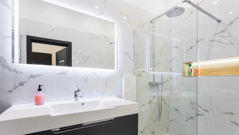 Luxury Apartment On Wenceslas Square Прага Екстериор снимка